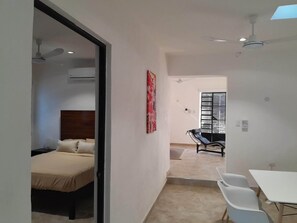 2 slaapkamers, een bureau, wifi, beddengoed