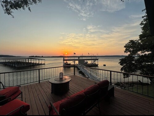 PK "Lake Life" - Close to Rocker B/ Gorgeous Sunset with Awesome Dock!