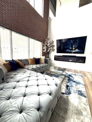 TV, video games - Stylish loft, centered in the heart of Atlantic station. (Atlanta)
