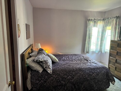 3-bedroom house in wonderful Glasgow with AC, WiFi two blocks from Event Center.