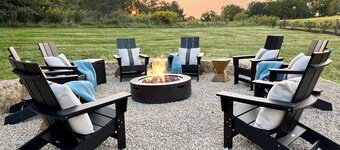 Galena Getaway: Sauna, Hot Tub, Fire Pit, and Arcade Fun Awaits!