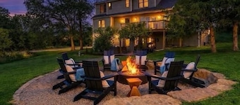 Galena Getaway: Sauna, Hot Tub, Fire Pit, and Arcade Fun Awaits!