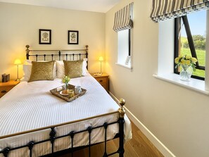 1 bedroom, iron/ironing board, internet, bed sheets - The Chapel, Brompton Regis (Dulverton)