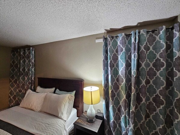 3 bedrooms, iron/ironing board, travel cot, WiFi - Charming 3-bedroom in the heart of Pensacola (Pensacola)