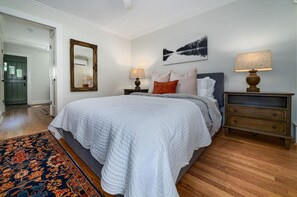 1 soverom, skrivebord, strykejern/-brett og wi-fi (inkludert)