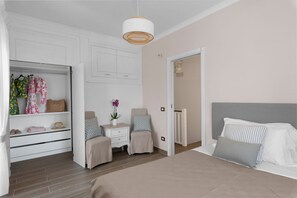3 slaapkamers, een strijkplank/strijkijzer, wifi, beddengoed