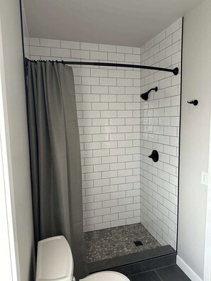 Dusche, Handtücher, Seife, Shampoo