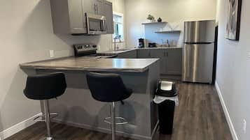 KylskÄp, mikrovÄgsugn, ugn och spishÀll