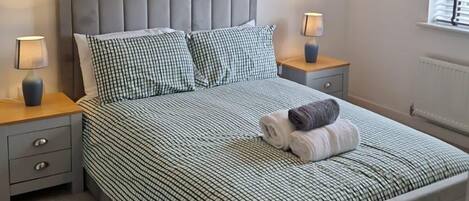 4 chambres, fer et planche à repasser, Wi-Fi, draps fournis