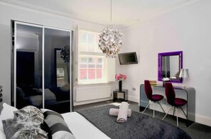 2 chambres, fer et planche Ă repasser, Wi-Fi, draps fournis