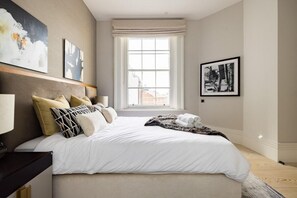 3 habitaciones, tabla de planchar con plancha, wifi y ropa de cama