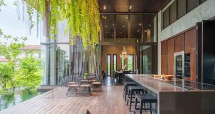 Luxury Pool Villa with Jacuzzi & Lift by Thonglor