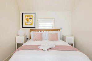 2 chambres, fer et planche à repasser, Wi-Fi, draps fournis