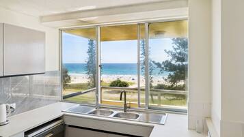 Apartment, 3 Bedrooms, Ocean View | Private kitchen | Electric kettle
