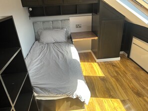 6 室のベッドルーム、アイロン / アイロン台、WiFi、ベッドシーツ