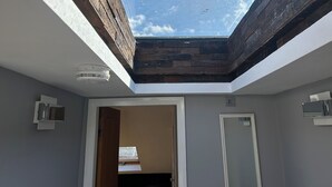 A room with a skylight, a door, and a small window. - Entire Seaside Home 6 Private Bedrooms Sleeps 10 (Wallasey)