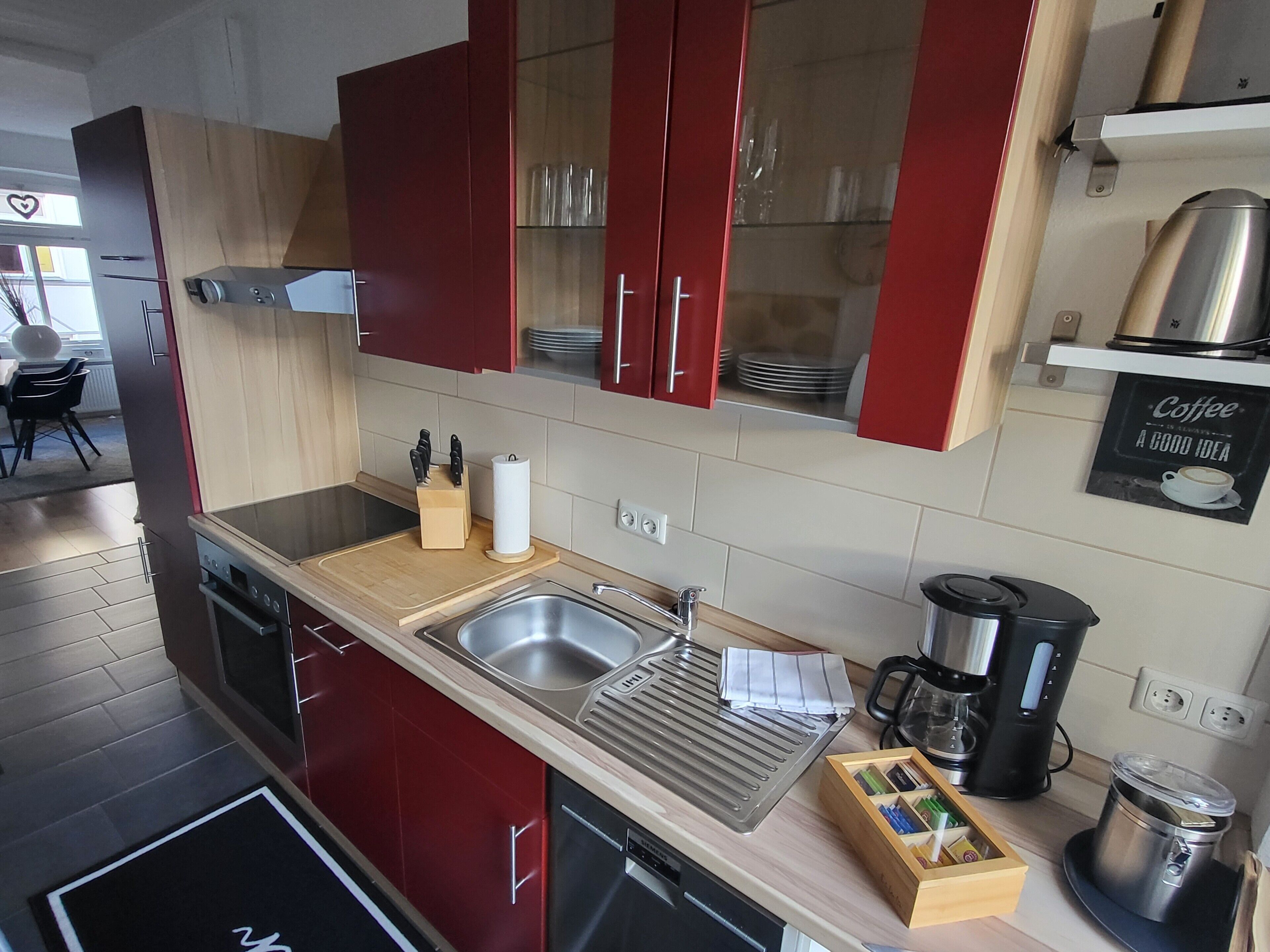 Fridge, oven, stovetop, dishwasher