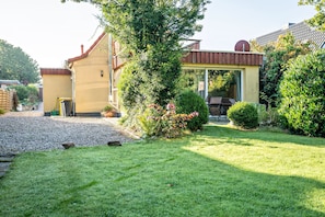 Terrace/patio - Apartment 'Öko Fewo Lachmöwe' with Balcony and Wi-Fi (Kiel)
