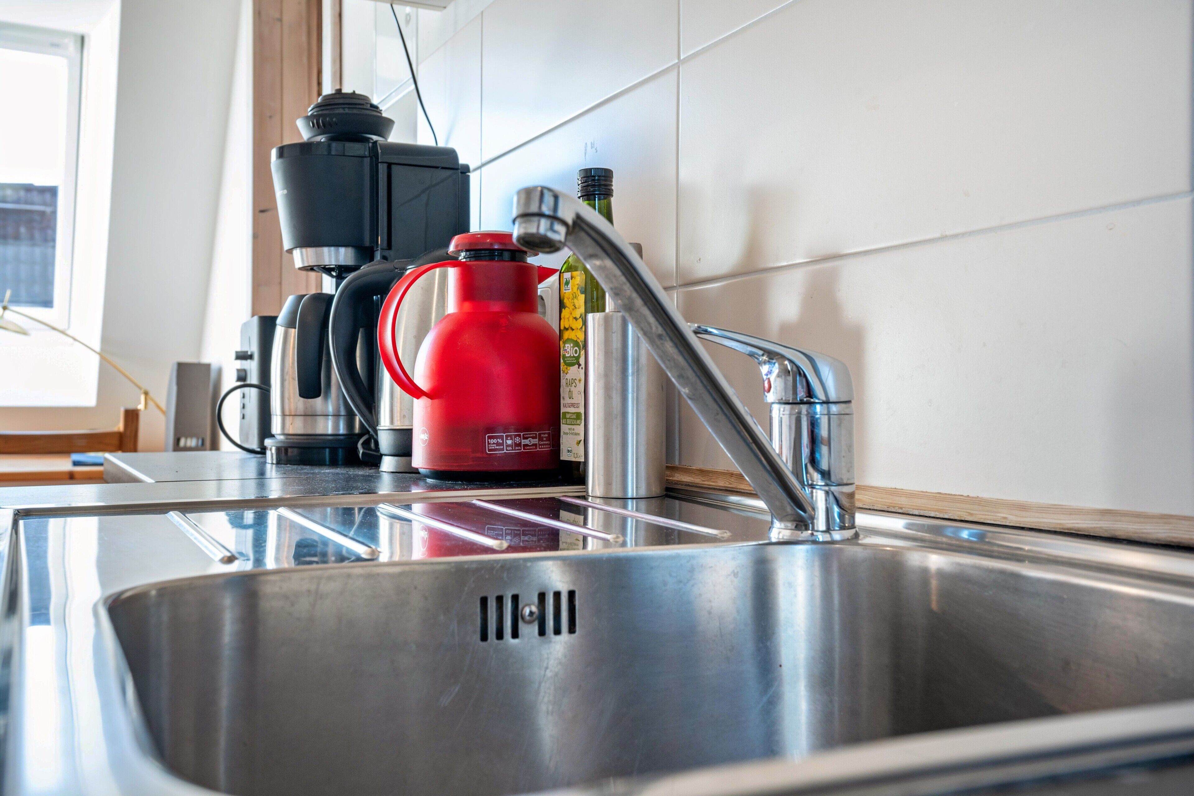 Kjøleskap, ovn, kokeplater og oppvaskmaskin