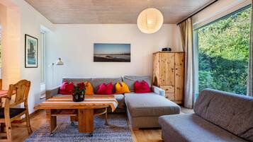 TV, fireplace, stereo