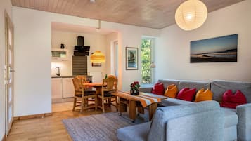 Fernseher, Kamin, Stereoanlage