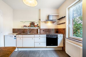 Refrigerador, horno, parrilla de estufa y lavavajillas 