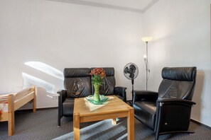 Interior - Apartment 'Fewo "Herrensee" An Der Kietzbrücke' with Lake View, Shared Garden and Wi-Fi (Waren (Müritz))