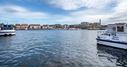 Appartement 'Fewo "Herrensee" An Der Kietzbrücke' avec vue sur lac, jardin partagé et Wi-Fi
