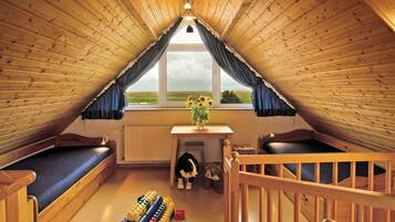 3 bedrooms, iron/ironing board, free WiFi, bed sheets