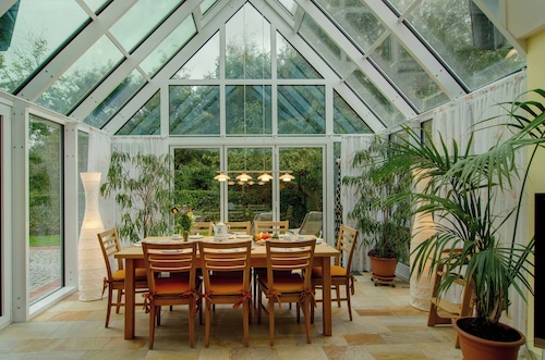 Ferienhaus 'Haus Admiral Wintergarten' mit eigener Sauna und privatem Garten und Terrasse