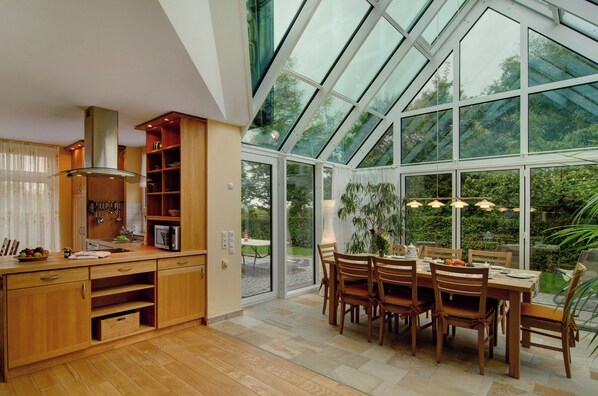 Dining - Holiday Home 'Haus Admiral Wintergarten' with Private Terrace, Private Garden and Wi-Fi (Spiekeroog)