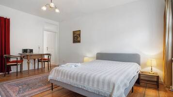1 chambre, fer et planche Ă repasser, Wi-Fi gratuit, draps fournis