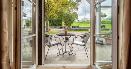 Apartment 'Erdgeschoss' with Private Terrace, Shared Garden and Wi-Fi