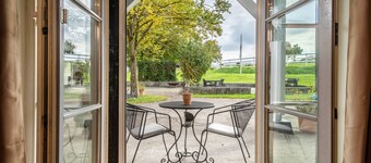 Apartment 'Erdgeschoss' with Private Terrace, Shared Garden and Wi-Fi