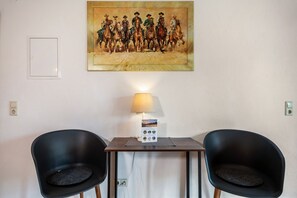 Interior - Apartment 'Erdgeschoss' with Private Terrace, Shared Garden and Wi-Fi (Ravensburg)