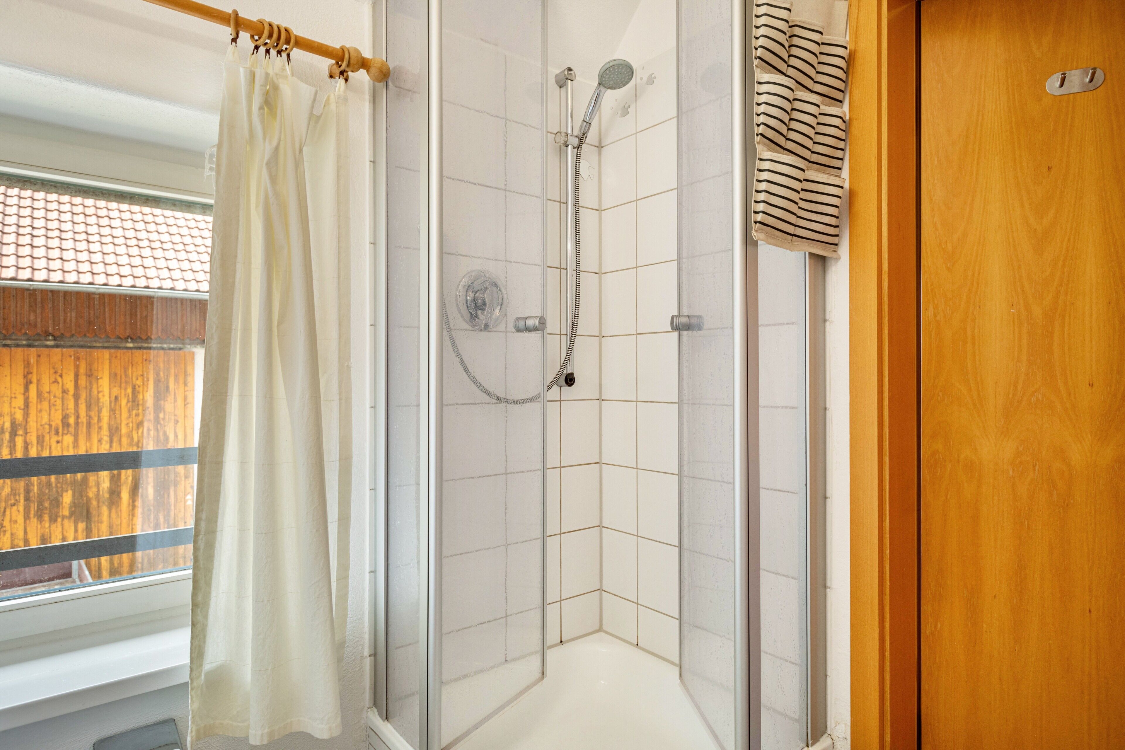 Een douche, handdoeken