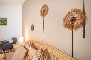 Interior - 'Room 4', cozy double room with large bed (Ravensburg)