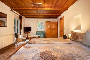 1 bedroom, free WiFi, bed sheets - Apartment 'Ferienhäuschen' with Private Terrace, Shared Garden and Wi-Fi (Ravensburg)