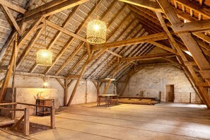 Interior - 'Heubodensuite - Schlamau19' Suite with Shared Terrace and Shared Garden (Wiesenburg/Mark)