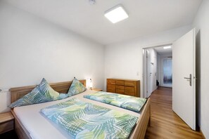 6 bedrooms, free WiFi, bed sheets