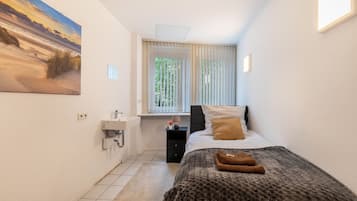 4 bedrooms, free WiFi, bed sheets