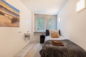 4 bedrooms, desk, free WiFi, bed sheets - Apartment 'Relax Backnang' with Wi-Fi for Monteurs (Backnang)