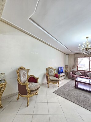 Living area - big 3 bedrooms appartement in the centre with ocean view and ac (Tanger)