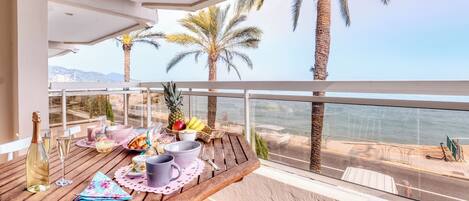 تناول الطعام بالخارج