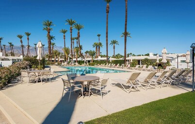 Monthly Rental - Fabulous Historic Mid Century home located in Tamarisk Rancho