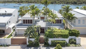 A modern house with a view of a marina. - Riverside Elegance on Noosa Parade (Noosa)