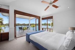 4 bedrooms, desk, iron/ironing board, free WiFi