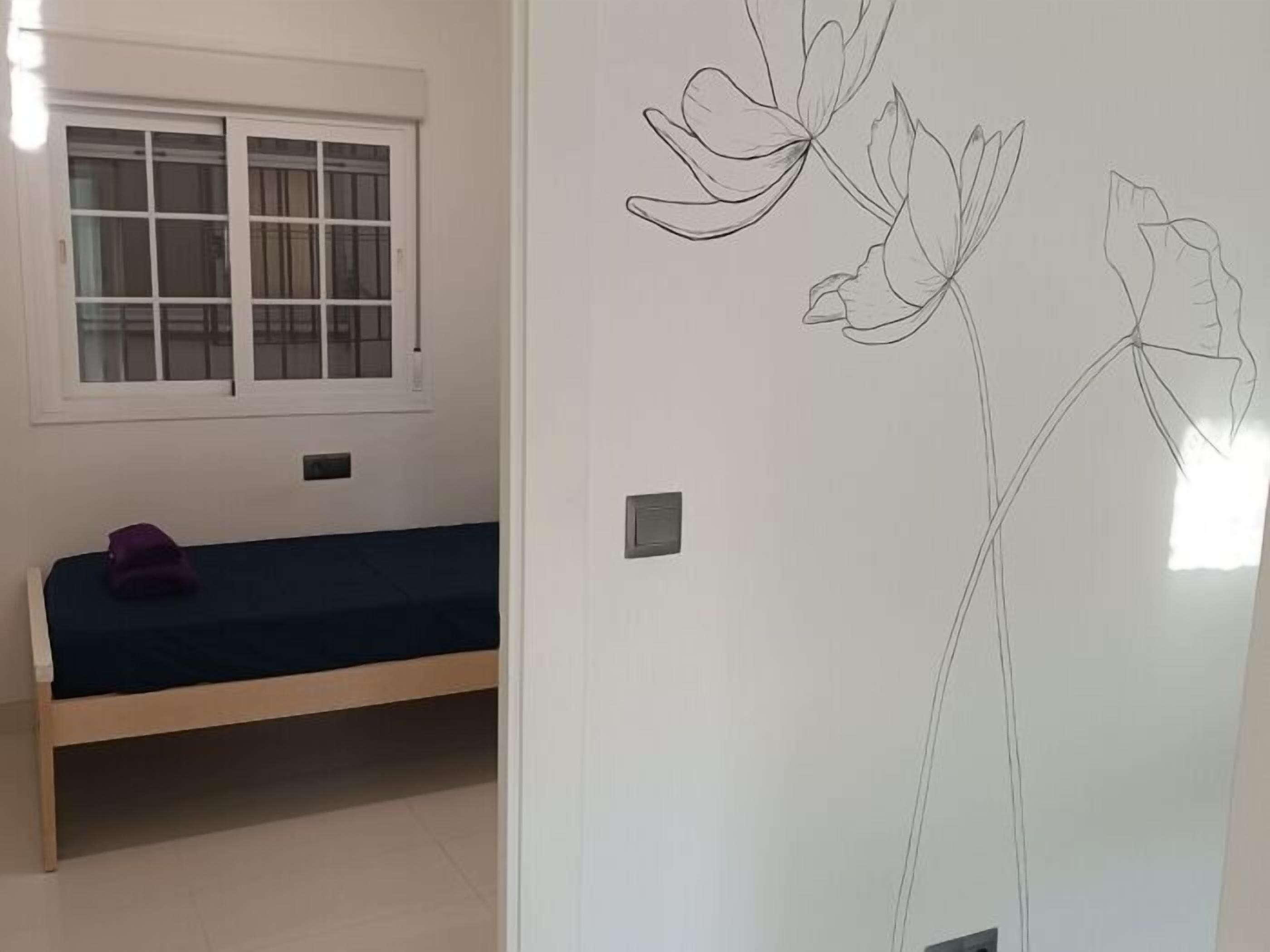 2 bedrooms, internet, bed sheets