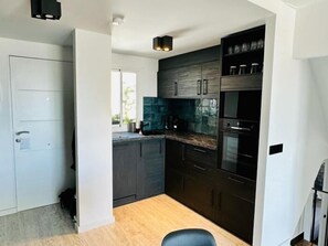 Fridge, microwave, oven, coffee/tea maker