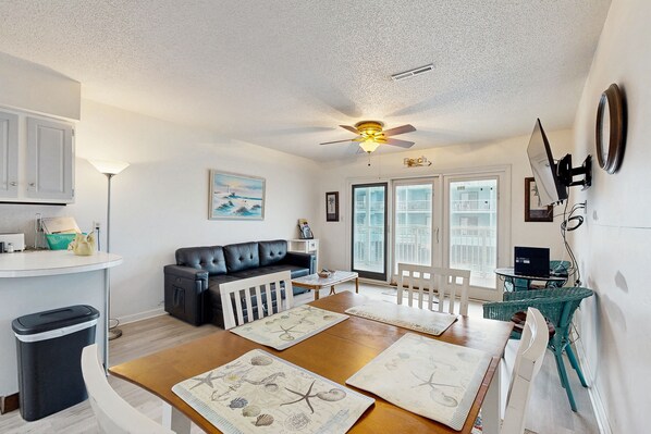 TV - Ocean view condo on beach block with balcony, near restaurants and more (Ocean City)
